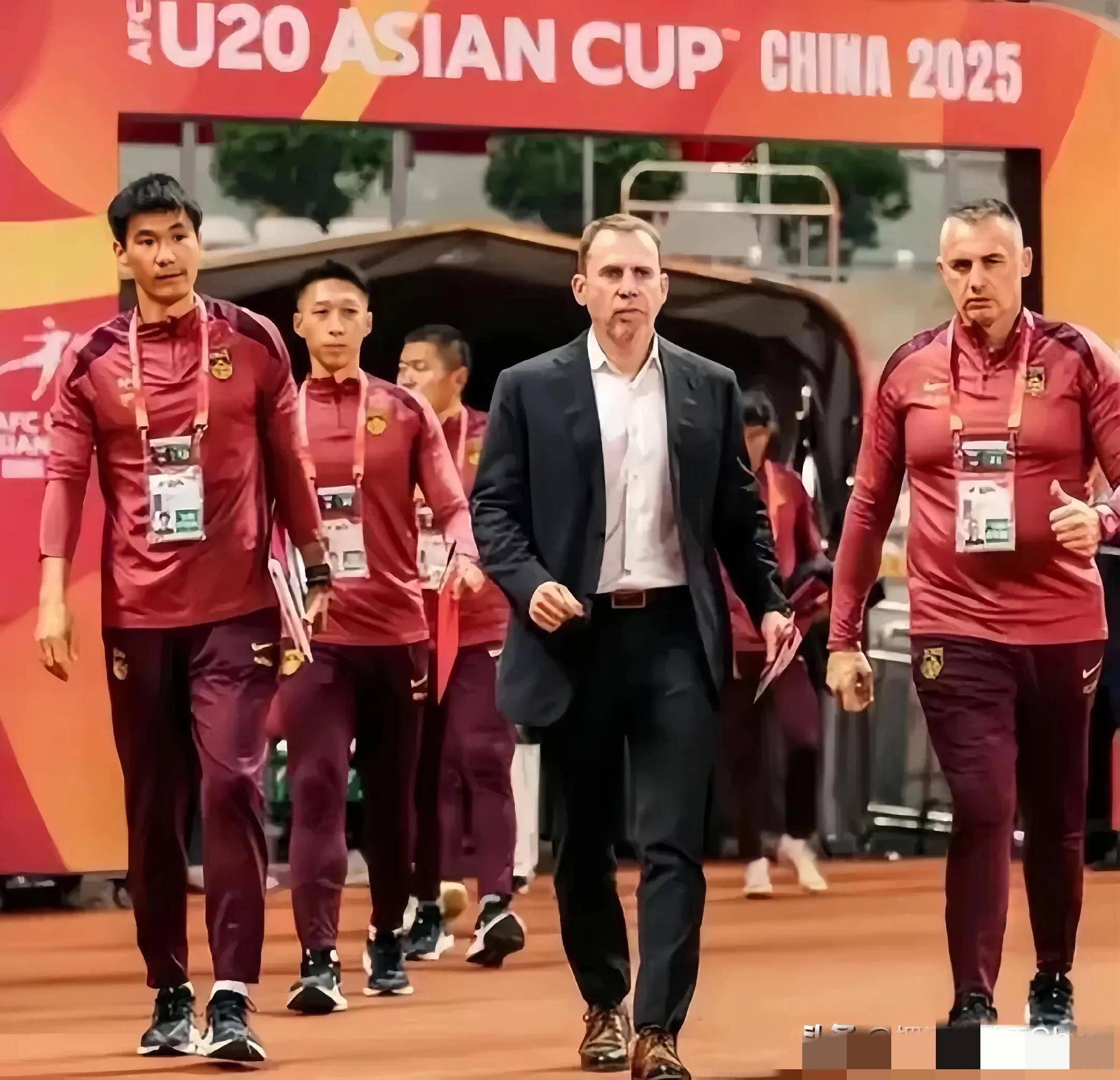 关于久尔杰维奇完成既定目标离任国足战术选人将再次推倒重来的信息