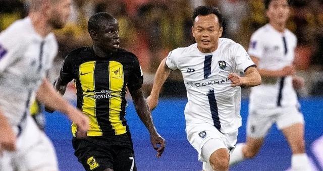 奥克兰城2战丢16球提前出局周通受伤情绪激动不愿下场的简单介绍
