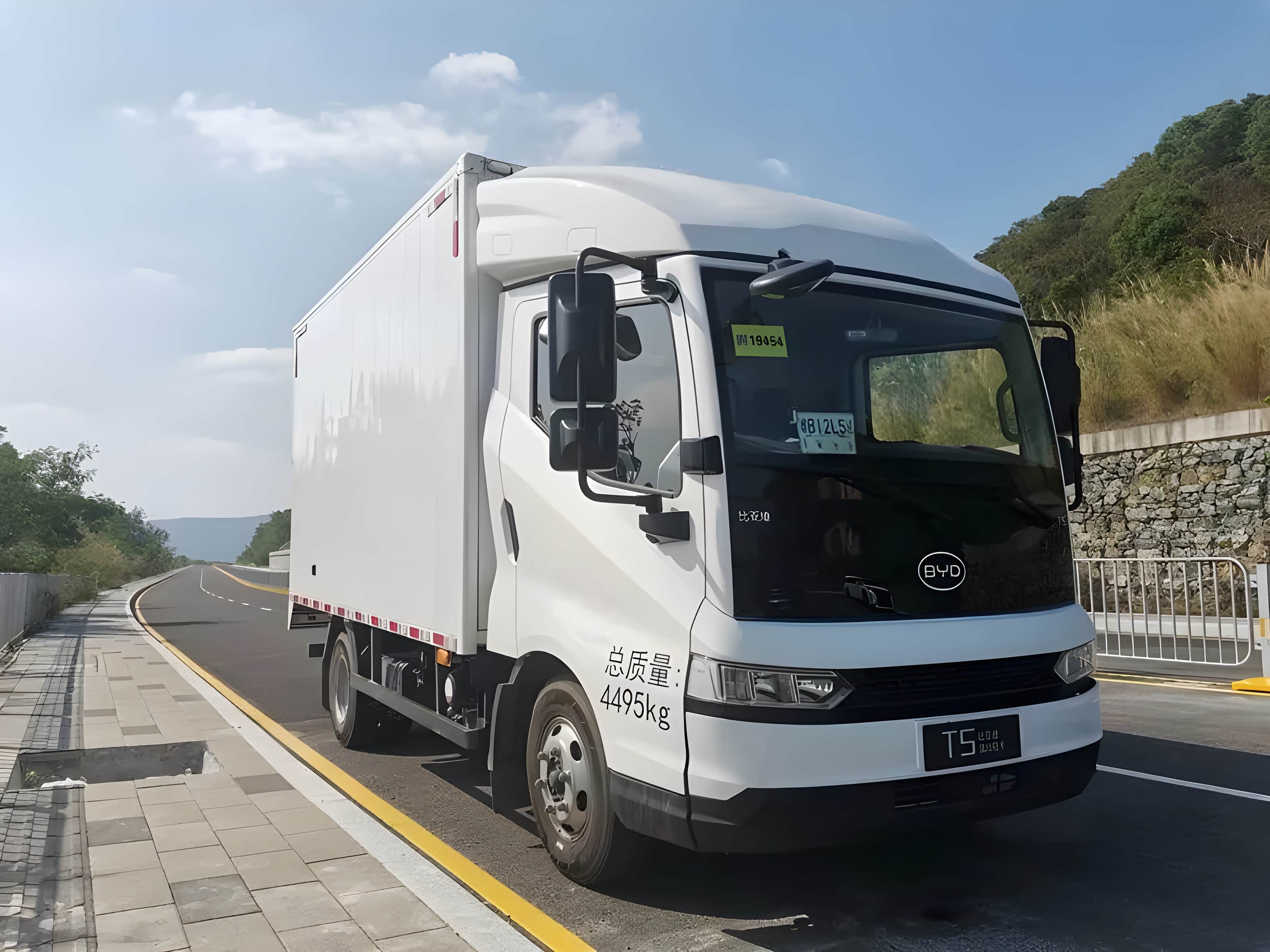 新款比亚迪T5上市：混动车型19.38万元起