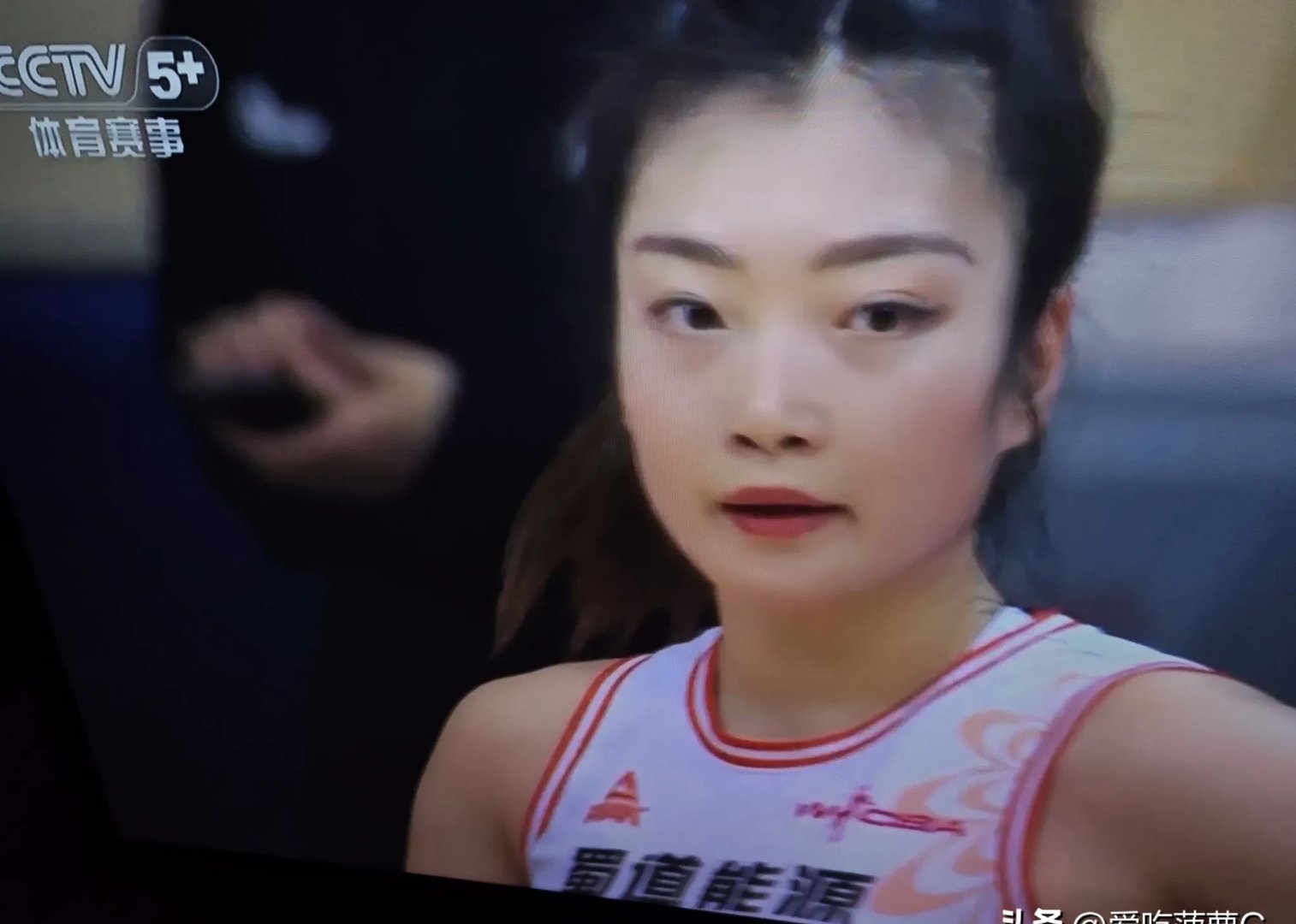 后卫发威！杨氏姐妹合砍20+12王思雨屡秀妙传抢眼